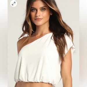 Lulu’s Bright and Bubbly White Bubble Hem One-Shoulder Crop Top, size Medium